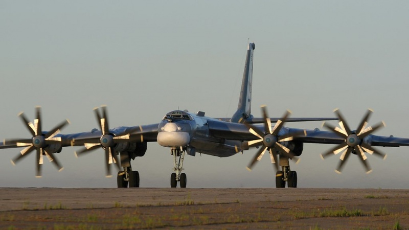 ロシア戦略爆撃機２機が、日本海上空を飛行