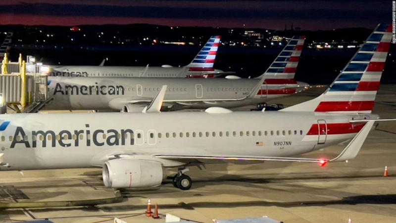 全米で１３００便以上が欠航、悪天候やコロナによるスタッフ不足などで