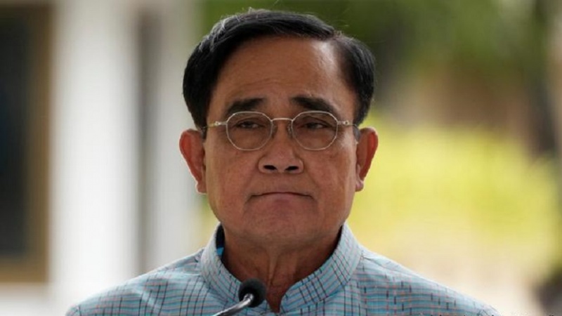 থাইল্যান্ডের প্রধানমন্ত্রীকে সাময়িক বরখাস্ত করল আদালত