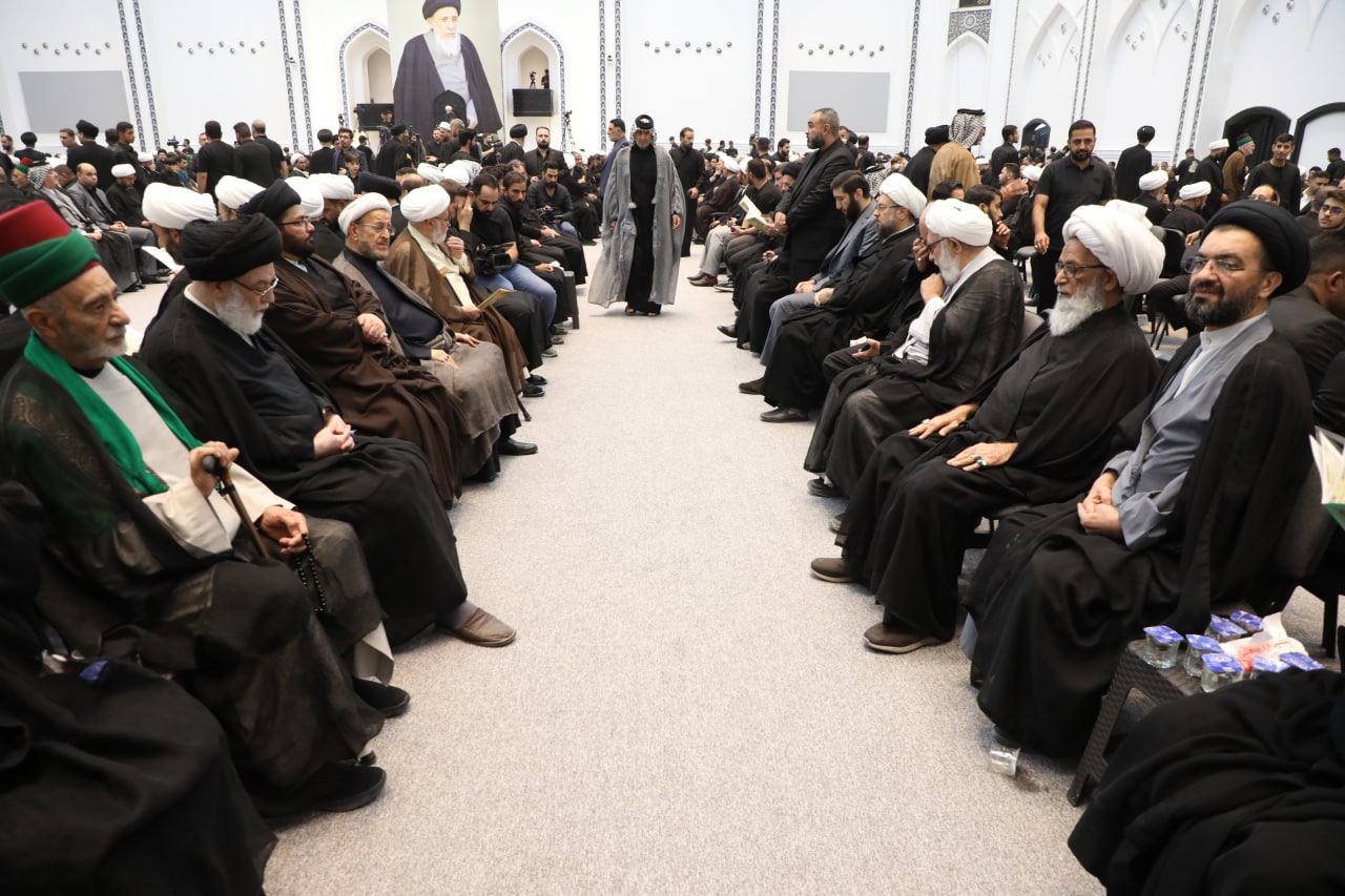 آية الله النجفي يشارك مجلس تأبين آية الله الحكيم 