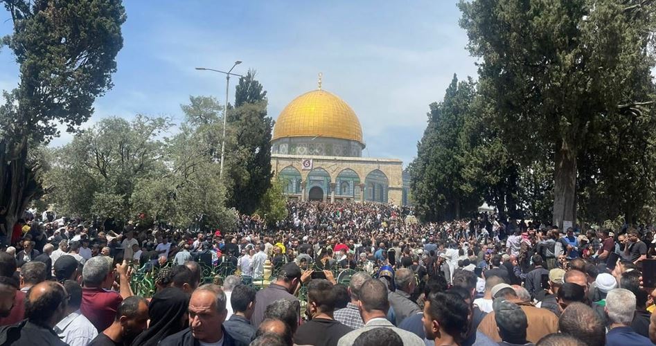 50,000 Palestinians perform Friday prayer at Al-Aqsa