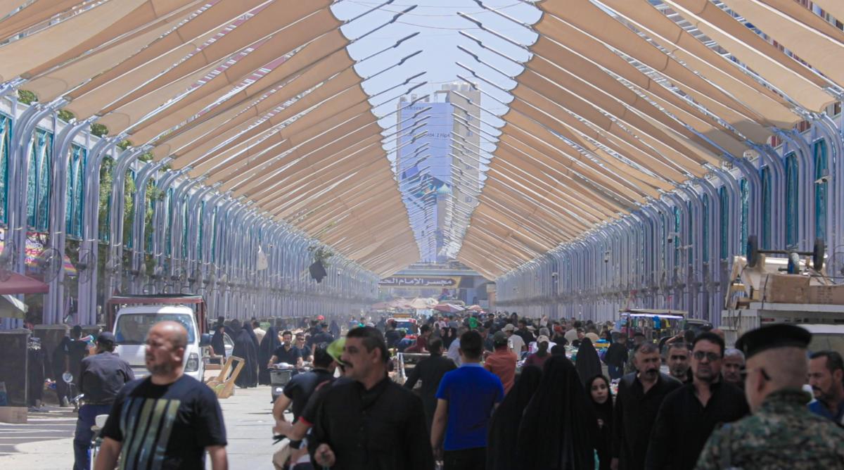 Staffs of Al-Abbas shrine contribute to development of al-Jumhuriya Street on Arbaeen days