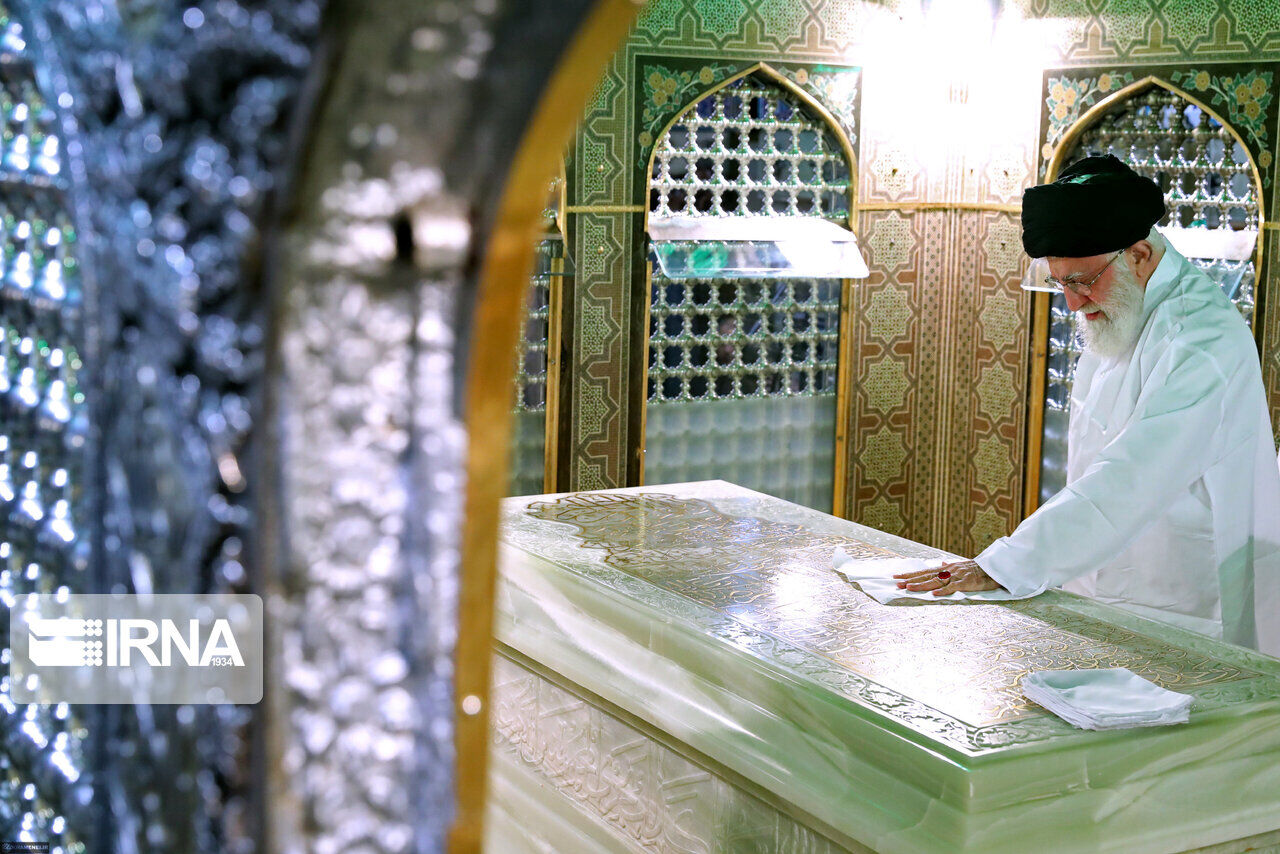 Video: Imam Khamenei attends dust cleaning ceremony at Imam Reza holy shrine