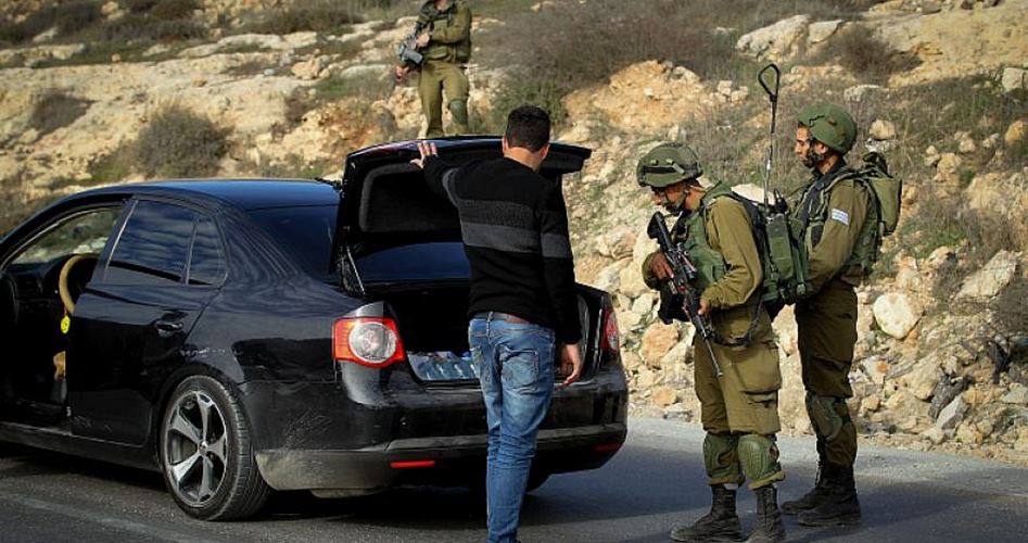 Israeli enemy kidnaps Palestinian teacher, seizes his car in Masafer Yatta