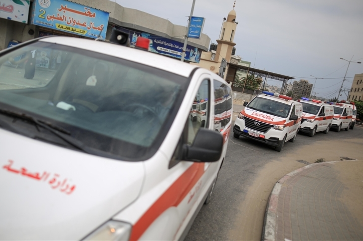مسيرة لسيارات إسعاف للمطالبة بإنقاذ مرضى غزة