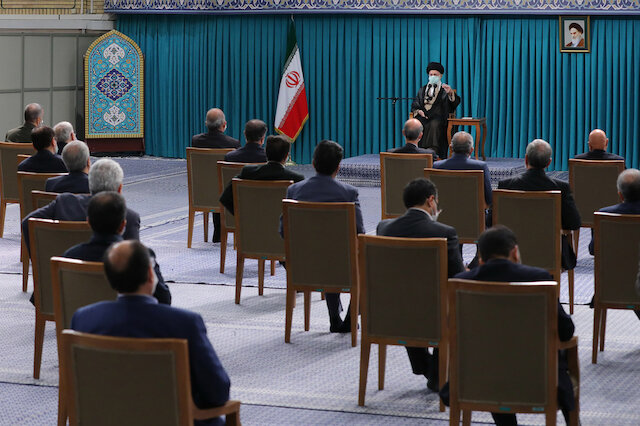 Imam Khamenei: Basing country's issues on others is a wrong approach