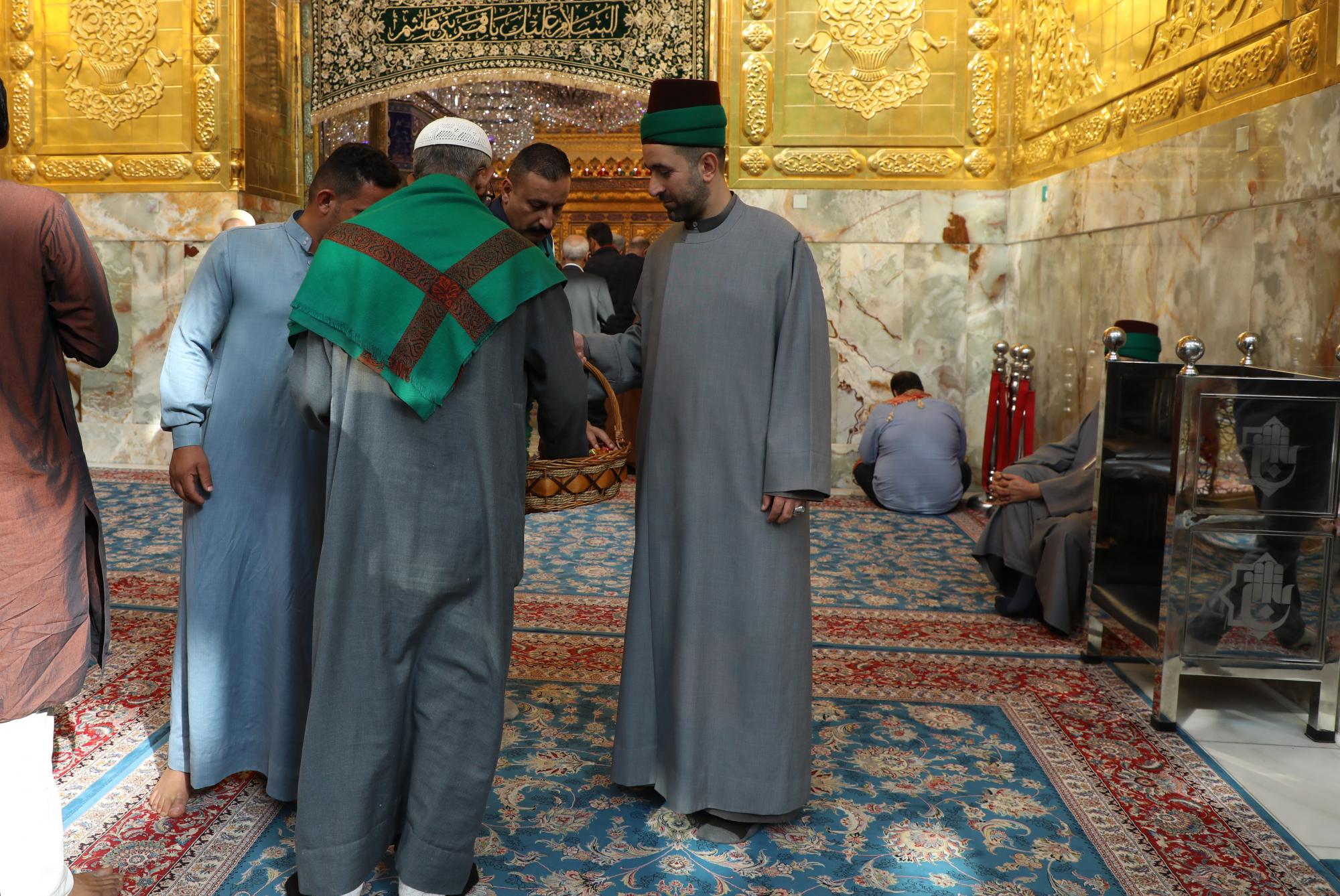 Sayed servants of al-Abbas shrine welcomes visitors with sweets on birth of Lady Zainab