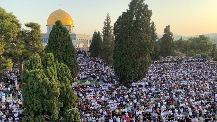 Duk Da Yanayin Mamayar Yahudawa Masallata Dubu 65,000 Ne Suka Gudanar Da Sallar Juma'a A Harabar Masallacin Al-Aqsa.