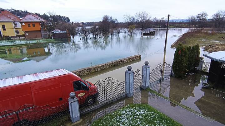 Obilne padavine uzrokovale poplave širom BiH