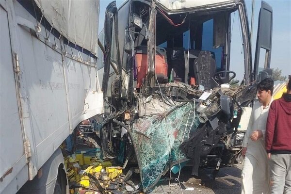 إصابة 19 زائر إيراني بحادث مروري في النجف الأشرف