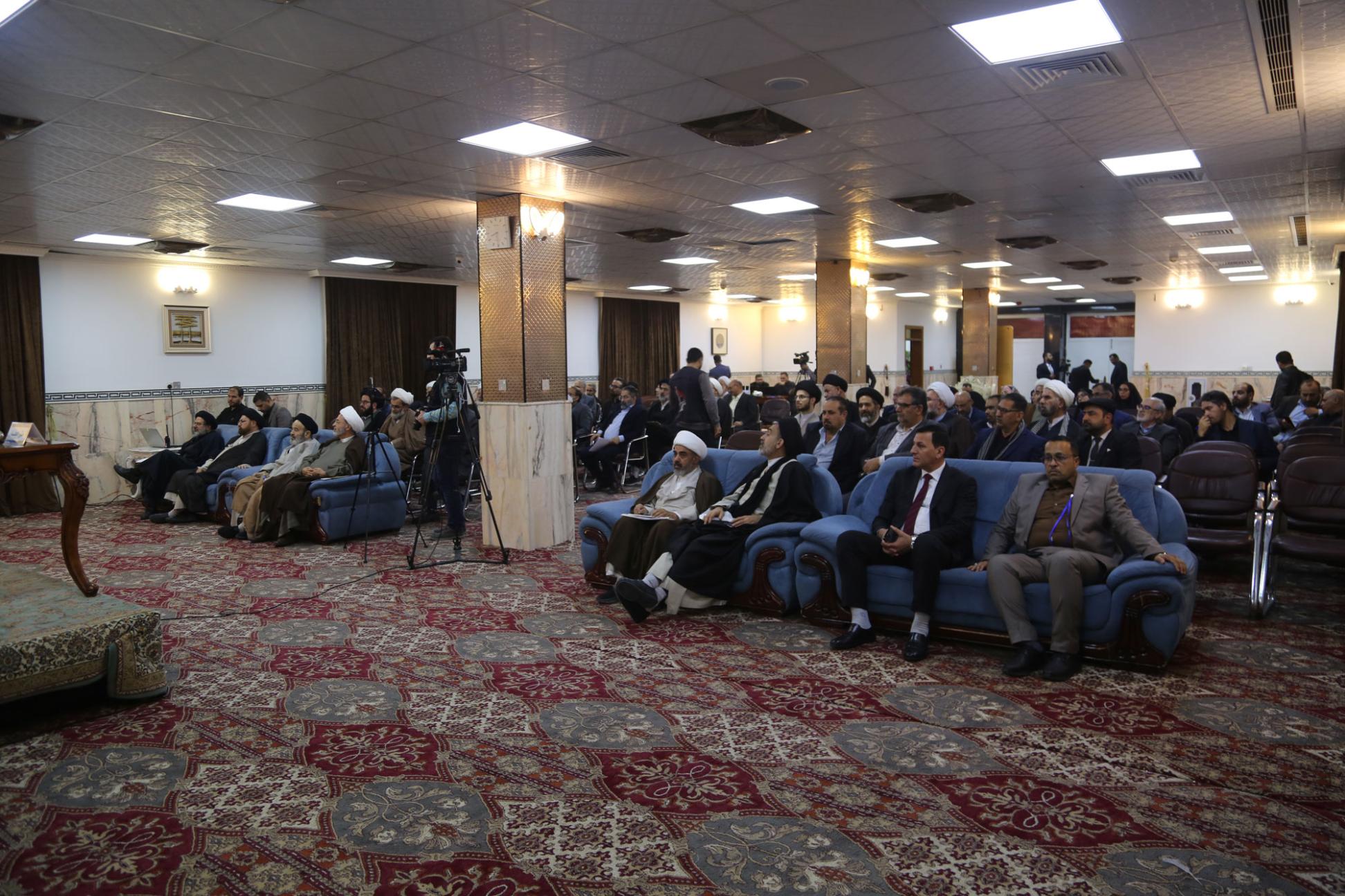 تقرير مصور / حضور علمائي واكاديمي تشهده قاعة المناقشات البحثية لليوم الاول من مؤتمر "الميرزا محمد تقي الشيرازي"