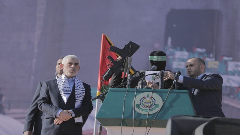 Hamas savaş ganimetlerinden birini sergiledi
