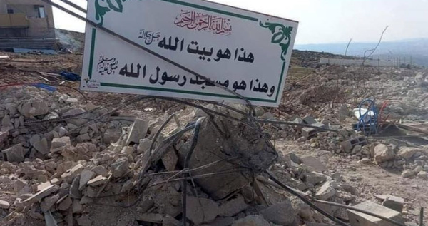 犹太复国主义分子摧毁希伯伦西南部的一座清真寺