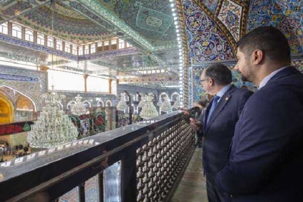 Dutch Chargé d’Affairs in Iraq visits Imam Hussein holy shrine in Karbala