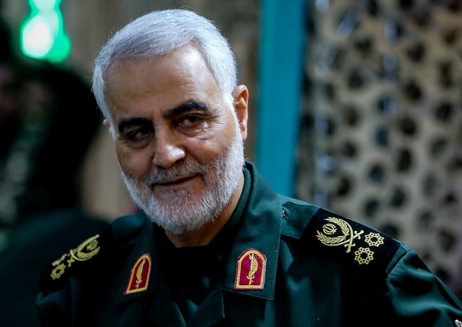 Video: General Soleimani picture drawn on Gaza coast