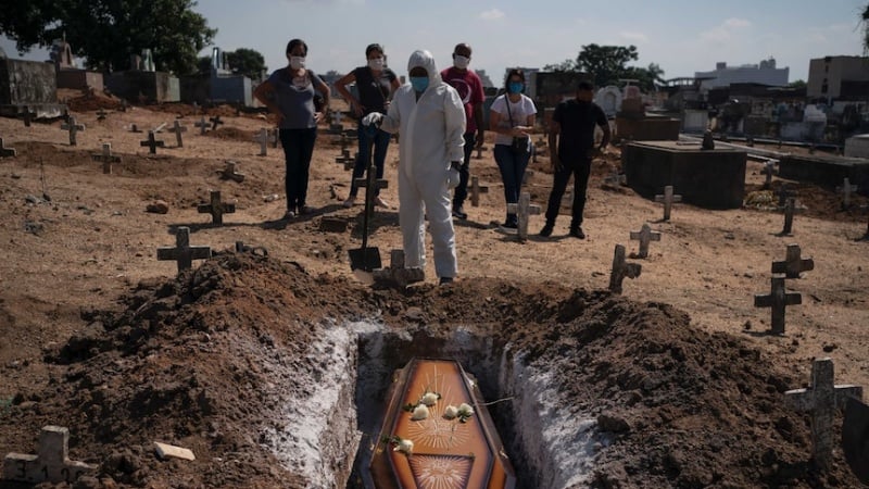 世界でのコロナ死者総数、700万人に迫る