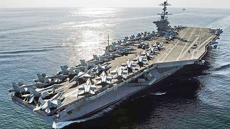 米空母リンカーン艦内で火災、９人負傷