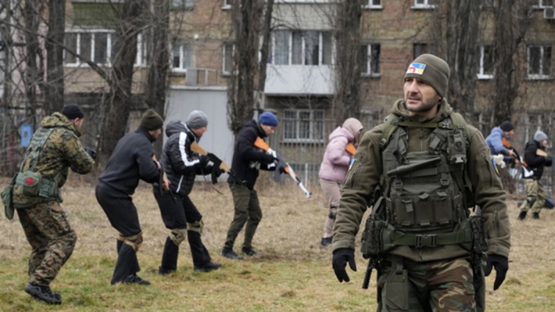 Подоляк: В войне погибло от 10 до 13 тысяч украинских военнослужащих