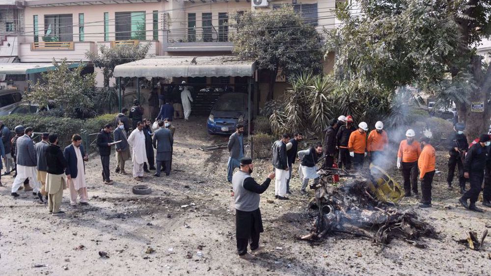 Suicide bombing in Pakistan kills one policeman, injures several others