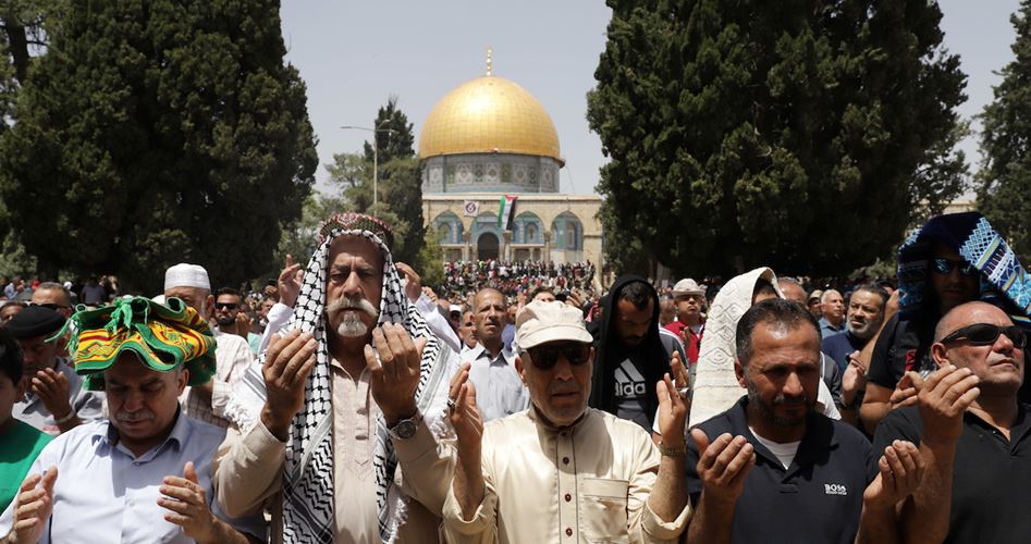 65,000 Palestinians perform Friday prayer at Al-Aqsa