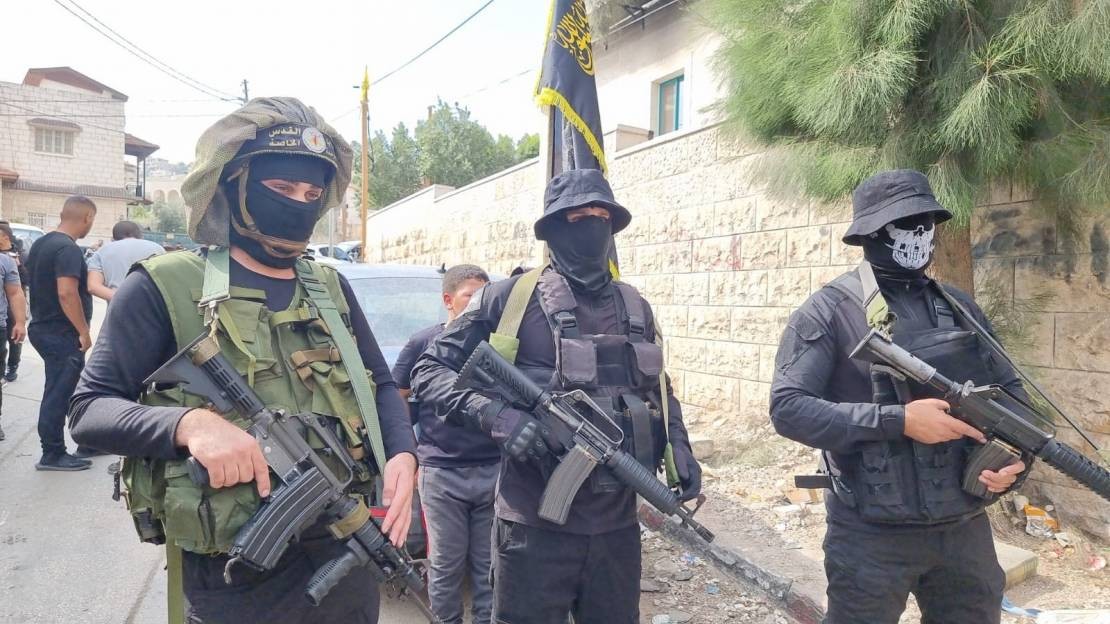 فصائل مقاومة فلسطينية تستهدف قوات الاحتلال الإسرائيلي المقتحمة لبلدة جبع بجنين