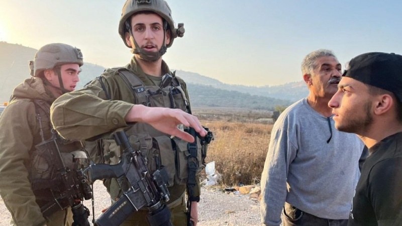 Israelische Militärs beschießen palästinensische Schulkinder mit Tränengas