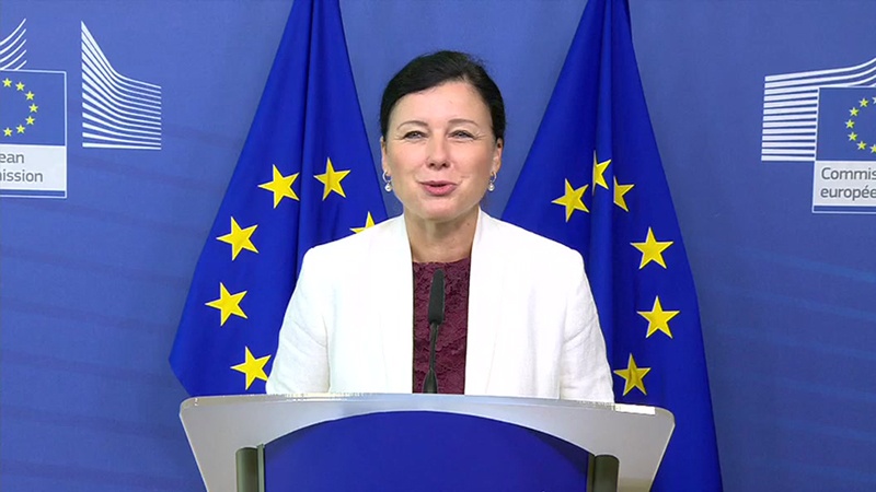 Commissione europea: sanzioni contro Twitter per account media russi
