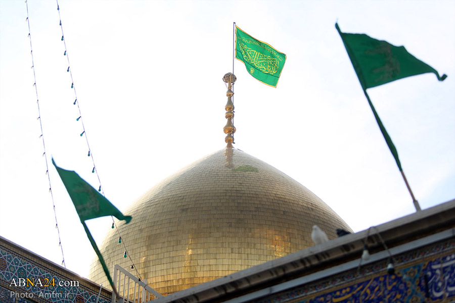 تقرير مصور / إكساء جدران حرم السيدة المعصومة (ع) بالاخضر ورفع رايات بمناسبة ولادة السيدة "زينب" (ع)