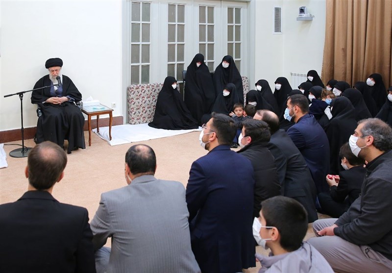 الإمام الخامنئي: إحياء ذكرى آية الله مصباح من واجبات العمل الديني والحوزوي