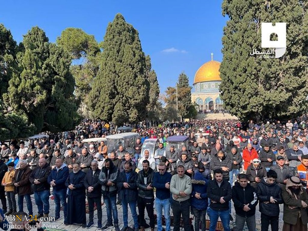 70,000 worshipers perform Friday prayer at Al-Aqsa (+Photos)