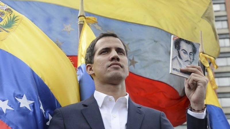 Venezuela'da muhalefet birçok ülke tarafından tanınan 'geçici hükümeti' feshetti