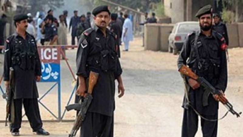 Pakistan'da polise saldırı
