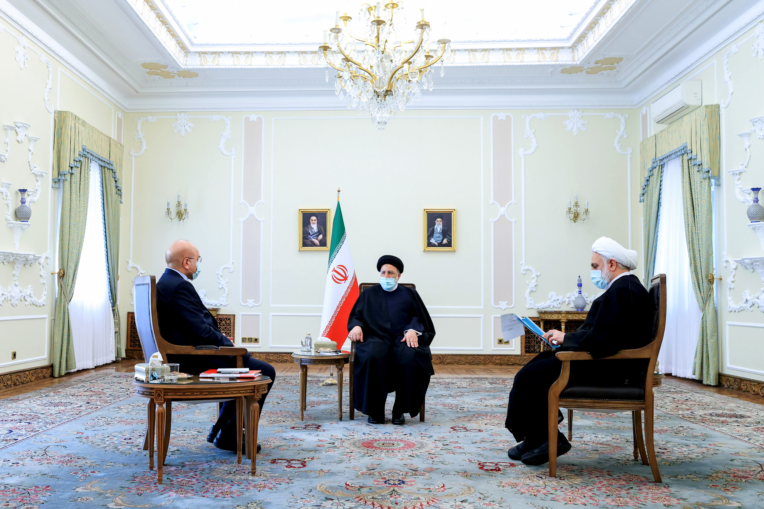 Heads of three branches caution Iranian people against false propaganda