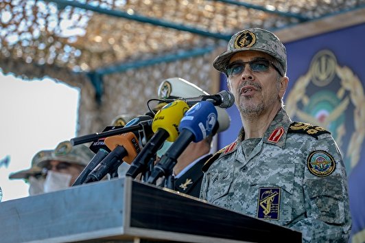 اللواء باقري يوجه تحذيرا للجنود الأمريكيين في المنطقة 