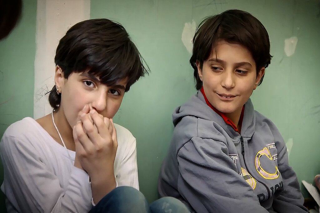 Video: Friends can be recognized in times of danger
