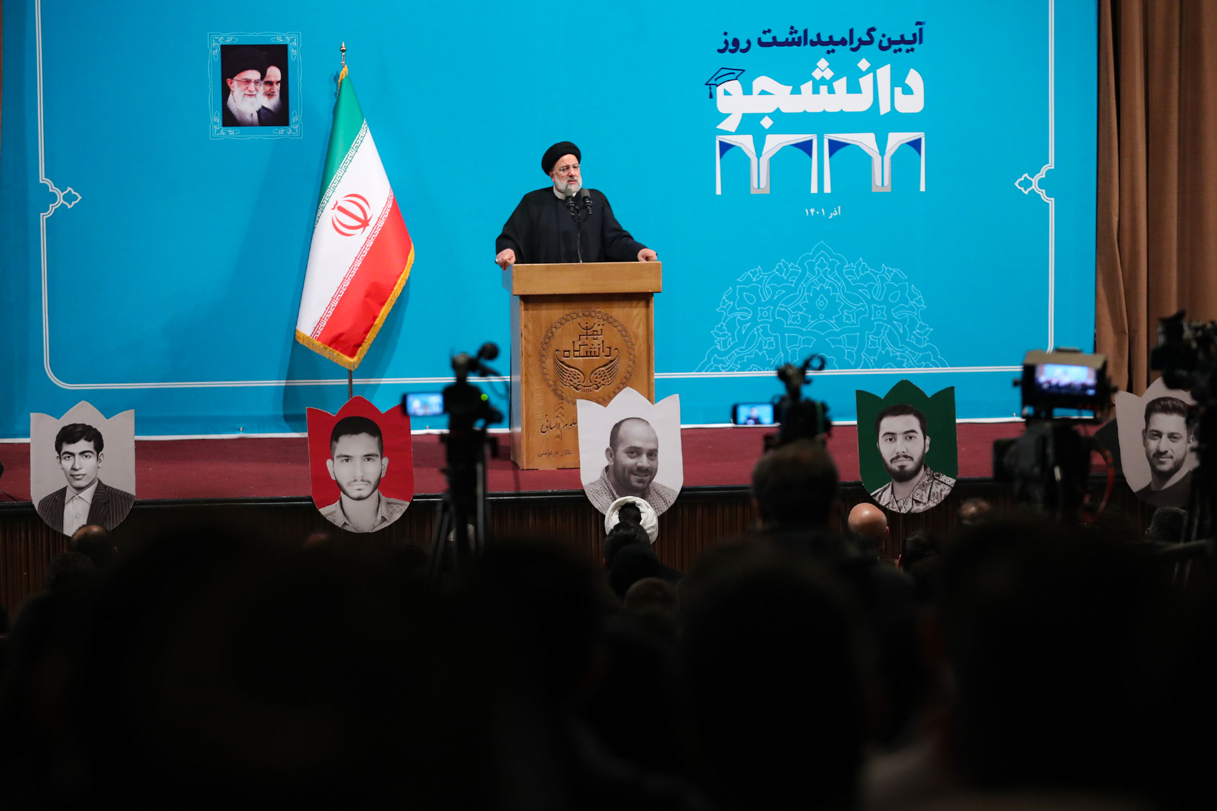  رئیسی: آمریکا مستبدترین حکومت دنیا و ۱۶ آذر روز مبارزه با ابردیکتاتور عالم یعنی آمریکاست