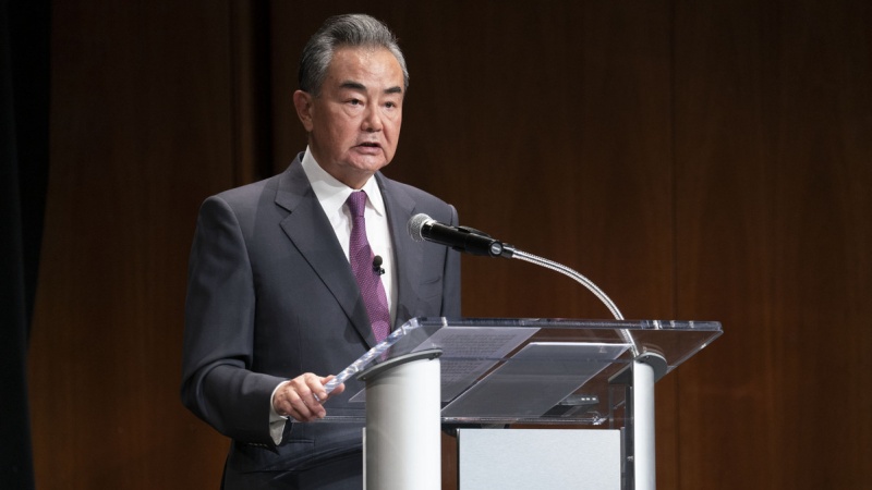 中国外相が日本に警告、「ゼロサムゲームの虜になるべきでない」