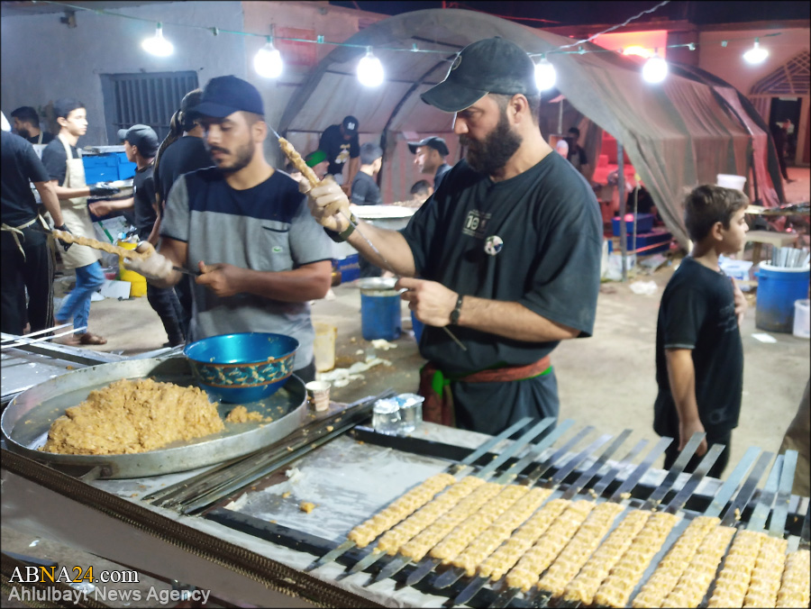 تقرير مصور / موكب فاطمة الزهراء (ع) لأهالي بغداد يقدّم الكباب للزوار في ليلة الأربعين