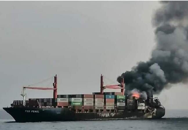 وزير النقل اليمني يطالب الأمم المتحدة بتحقيق شفاف حول السفينة الغارقة قبالة ميناء جيزان