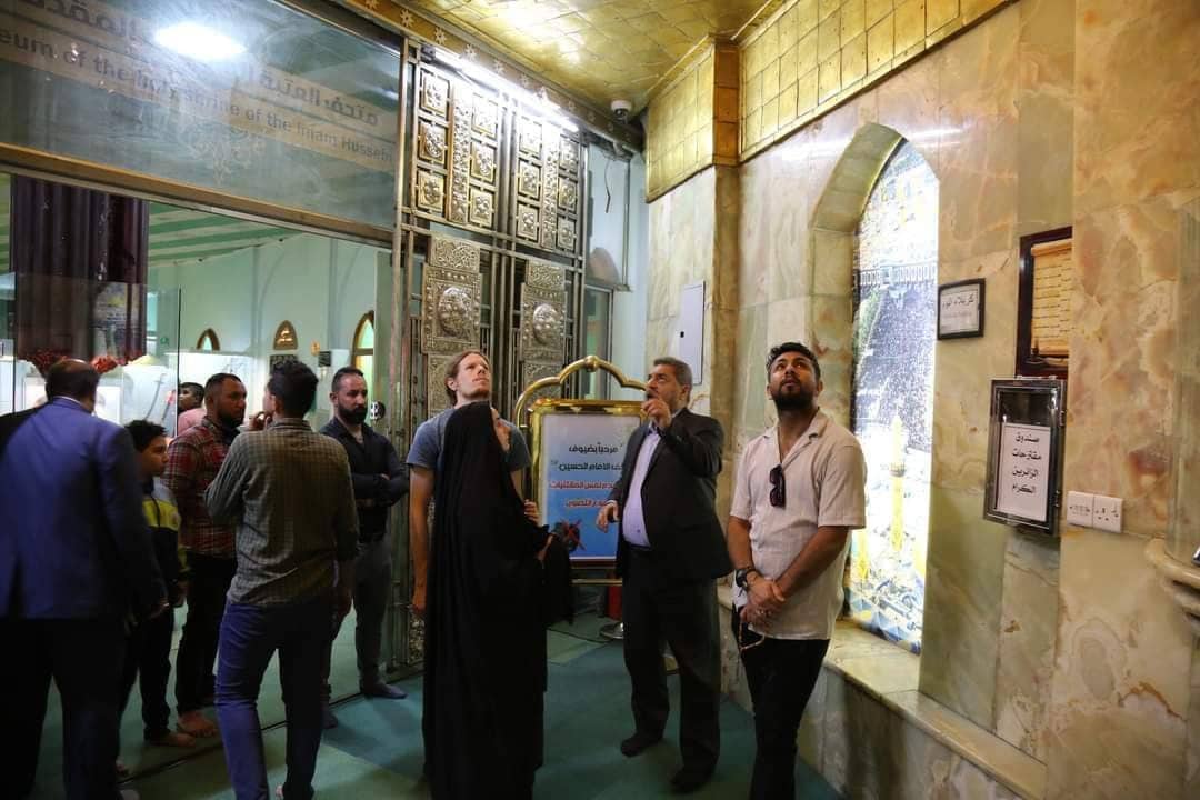 وفد روسي يزور مرقد الإمام الحسين ومتحف العتبة الحسينية