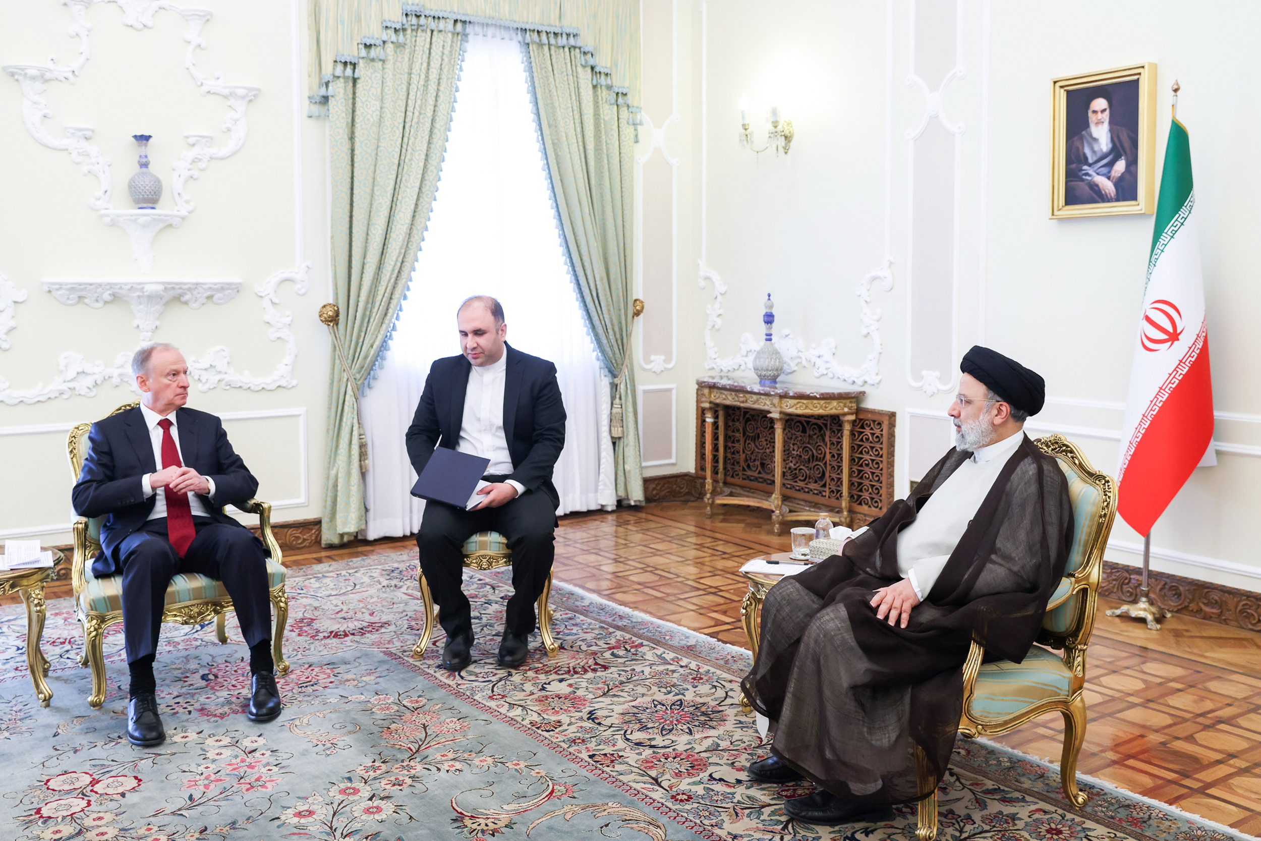 Pres. Raisi: Cooperation of independent countries most decisive response to America's destabilisation strategy