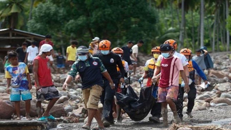 Filippine, salgono a 160 morti provoati dal tifone Nalgae Filippine, salgono a 160 morti provoati dal tifone Nalgae