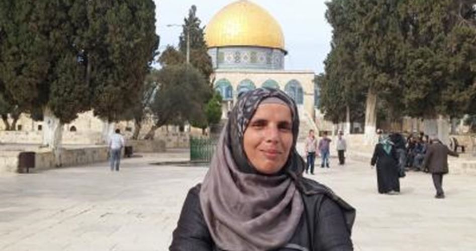 Israeli enemy banishes al-Quds citizen activist from Aqsa for another week
