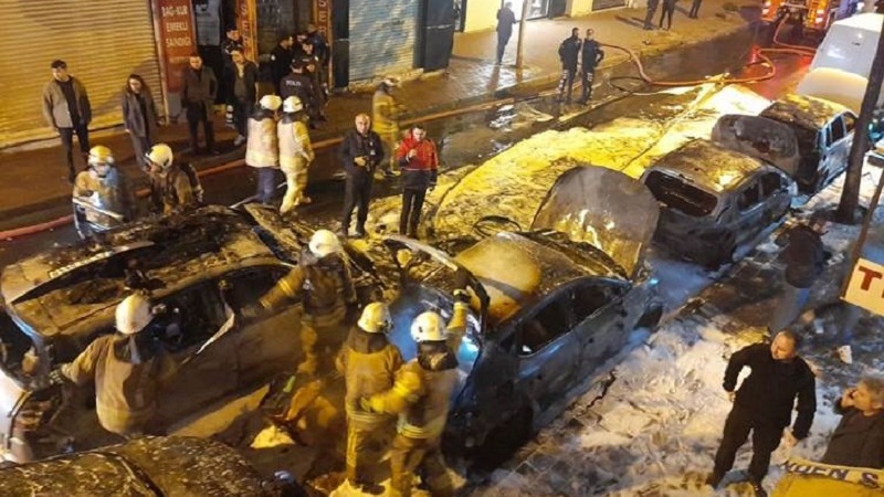 Li Stenbolê agir bi otomobîlan ket û teqiyan