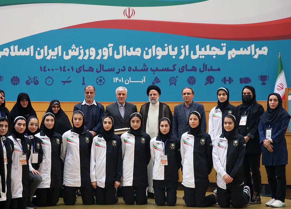 رئيسي : المراة الايرانية لن ترضخ للذل ولا تقبل بالعزلة