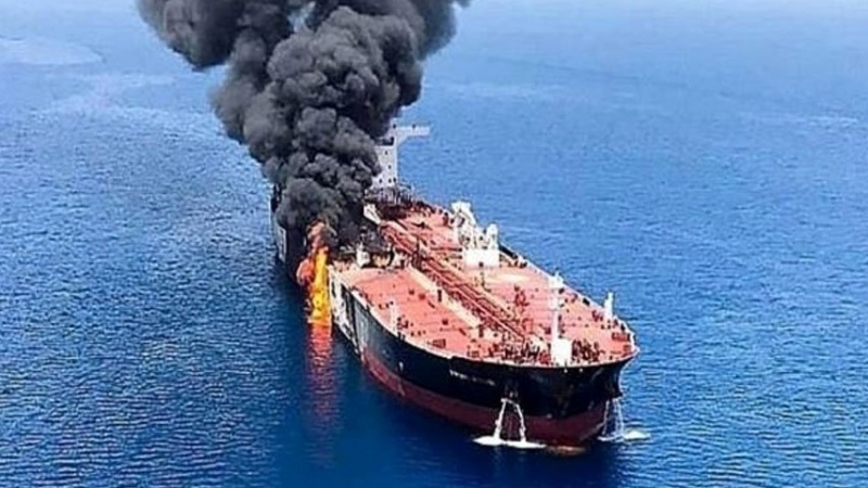 Petroliera associata al miliardario israeliano colpita da drone nel Mare di Oman Petroliera associata al miliardario israeliano colpita da drone nel Mare di Oman