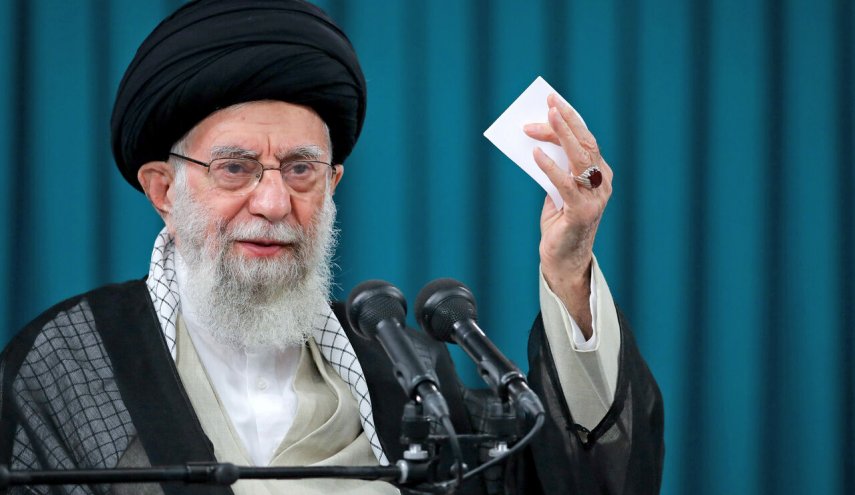 قائد الثورة: الشهيد والشهادة يشملان القيم الدينية والوطنية والإنسانية والأخلاقية