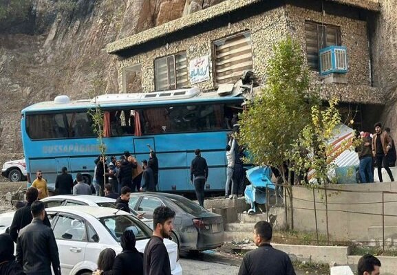 العراق.. 19 جريحاً بحادث اصطدام باص سياحي في أربيل