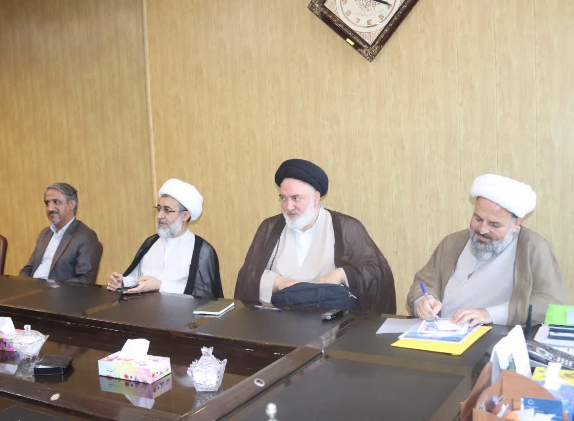 میزهای امر به معروف و نهی از منکر در دانشگاه مستقر می شود/ جامعه نباید دچار بی تفاوتی شود