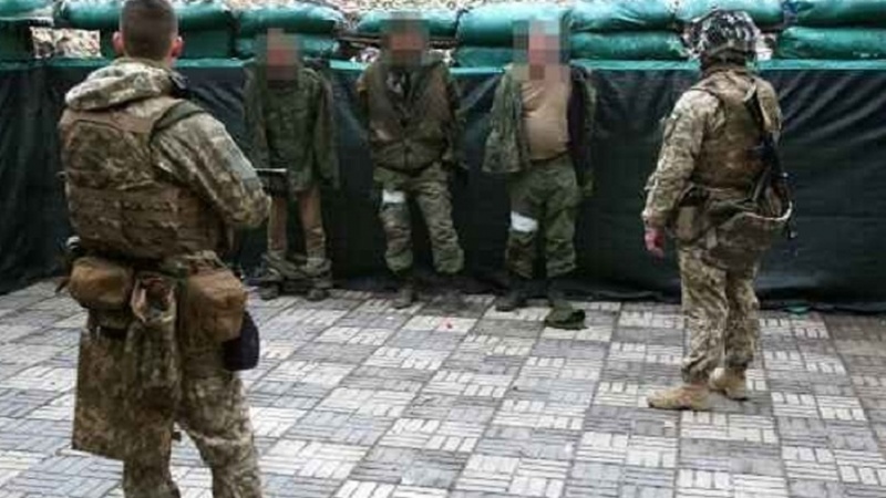 Русија Украјнаны һәрби ҹинајәтләр төрәтмәкдә иттиһам едиб